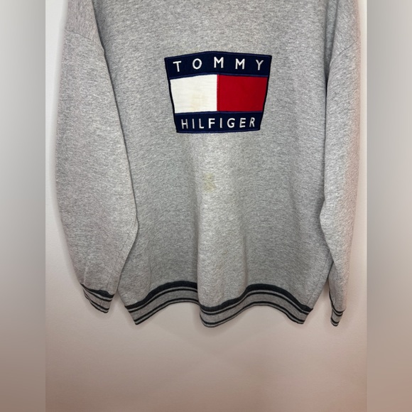 Pre-Owned XL Tommy Hilfiger Light Heather Grey Logo Patch Vintage Crewneck - Picture 3 of 7